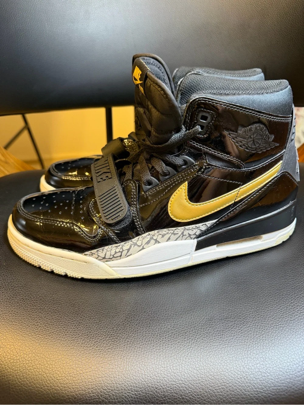 Nike Air Jordan Legacy 312 Black Gold White Leather Men's Size 9.5 AV3922 007